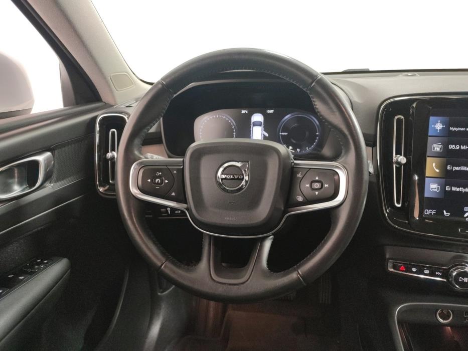 VOLVO XC40 2020