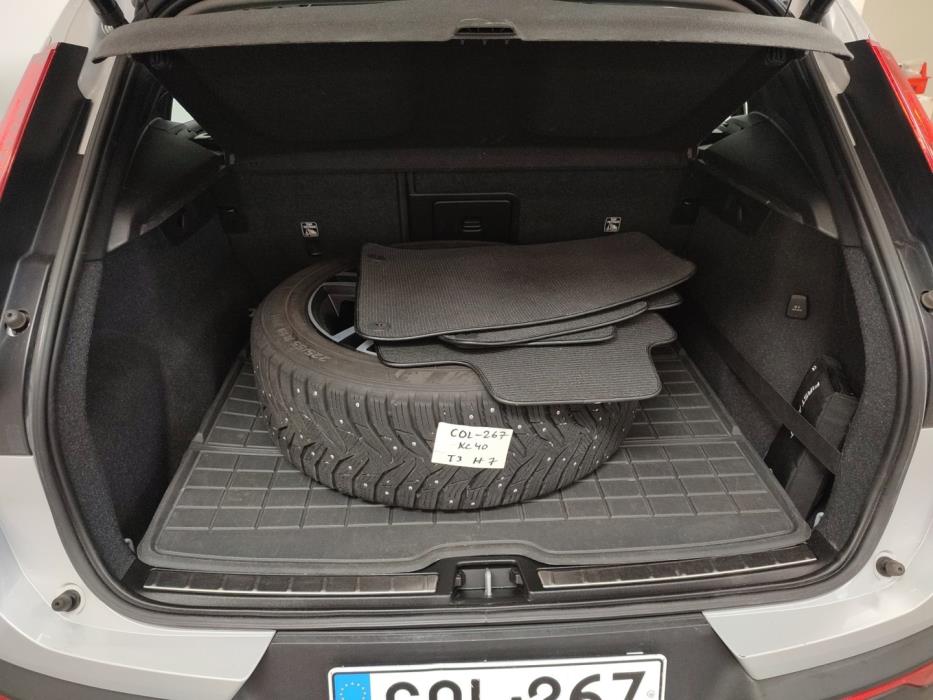 VOLVO XC40 2020
