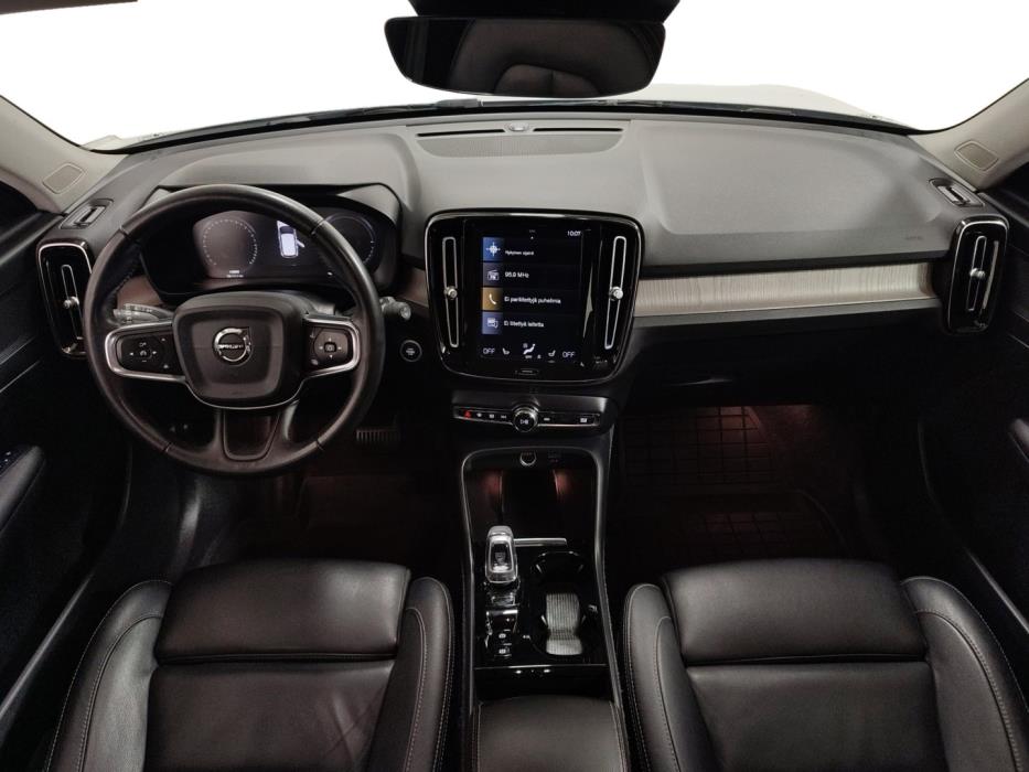 VOLVO XC40 2020