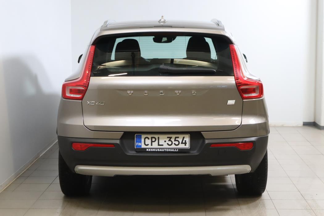 VOLVO XC40 2021