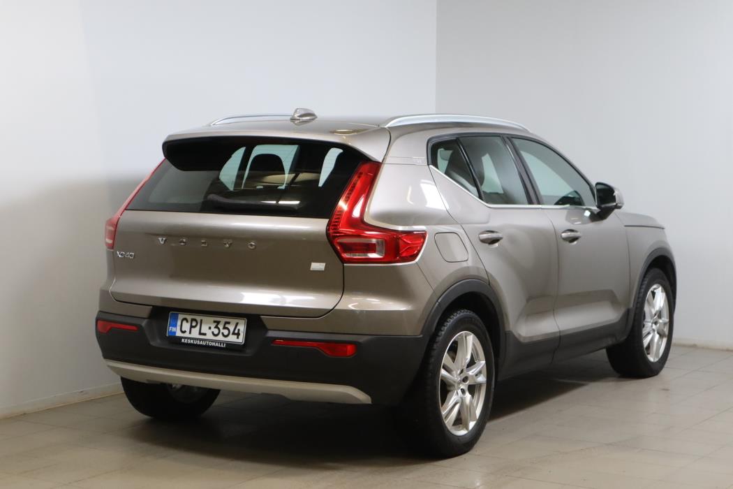 VOLVO XC40 2021