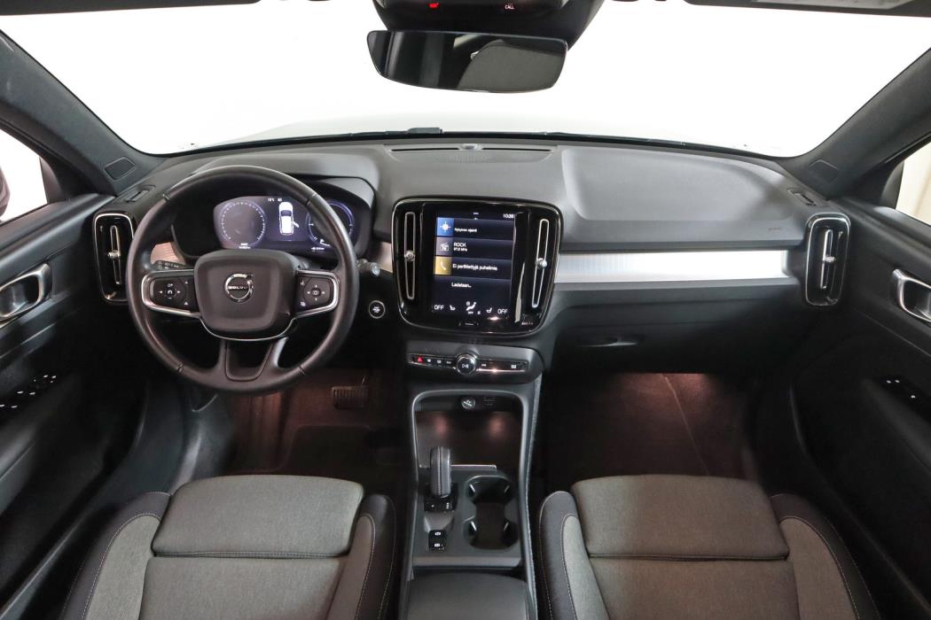 VOLVO XC40 2021