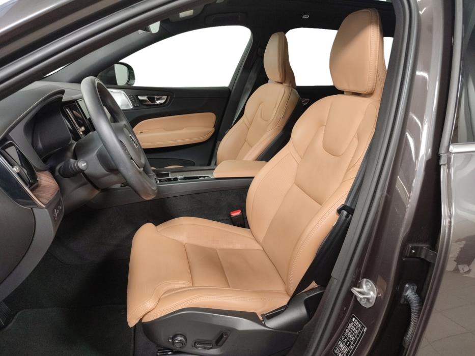 VOLVO XC60 2022