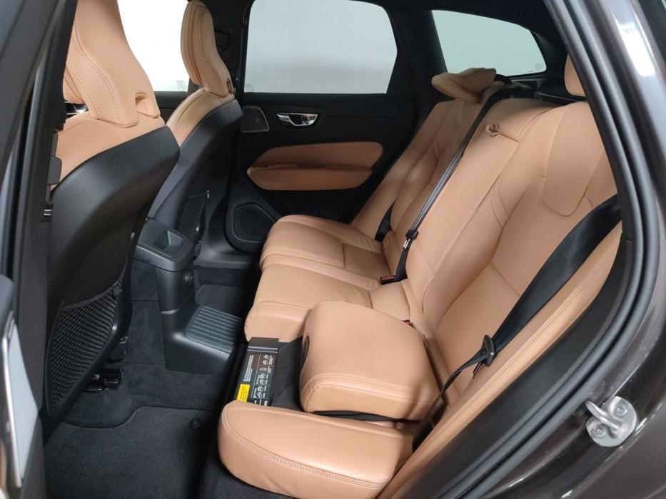 VOLVO XC60 2022