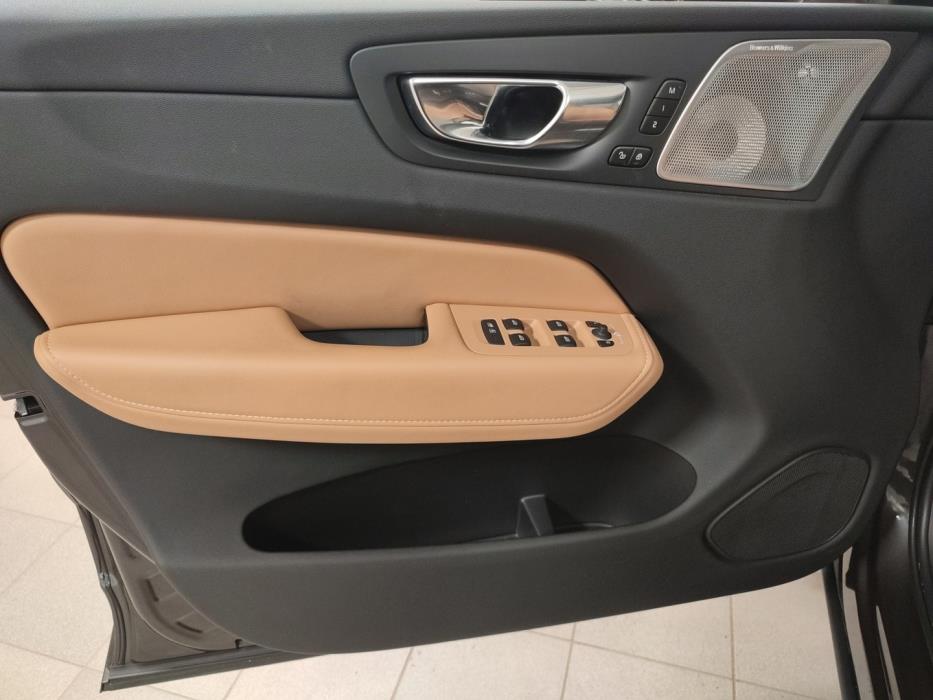 VOLVO XC60 2022