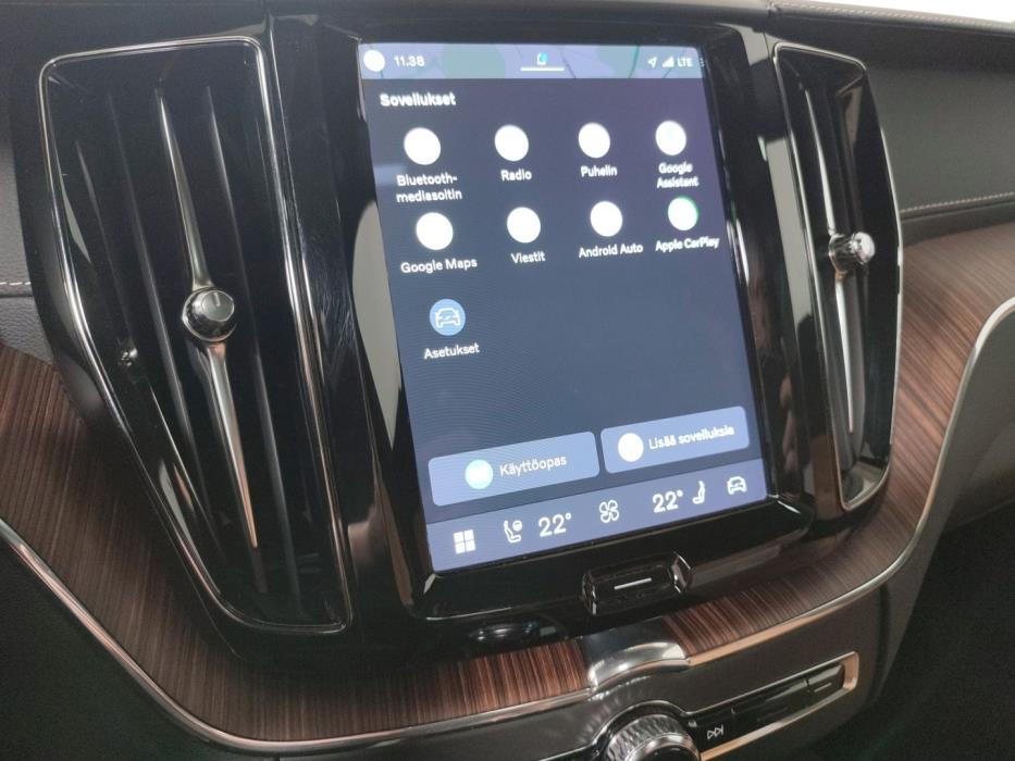 VOLVO XC60 2022