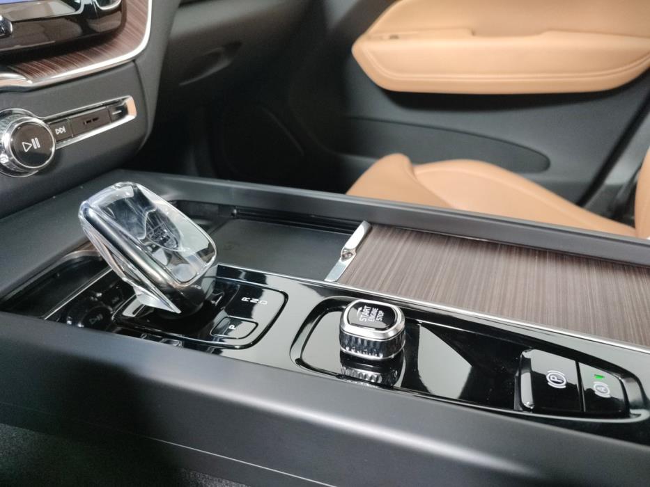 VOLVO XC60 2022