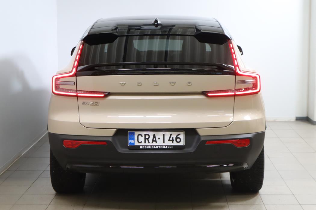 VOLVO EC40 2025