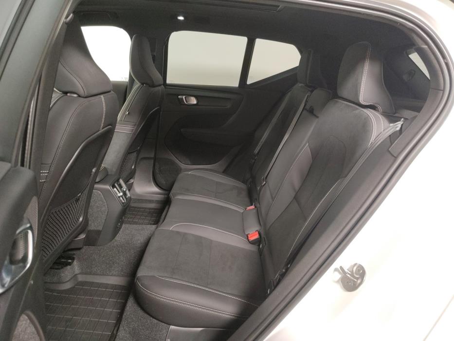 VOLVO XC40 2023
