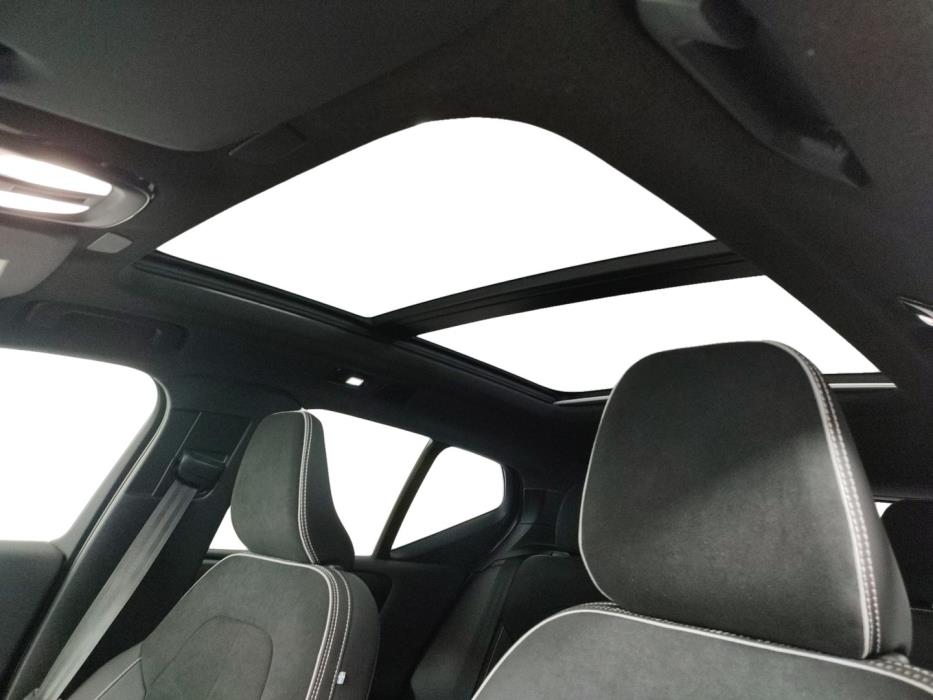 VOLVO XC40 2023