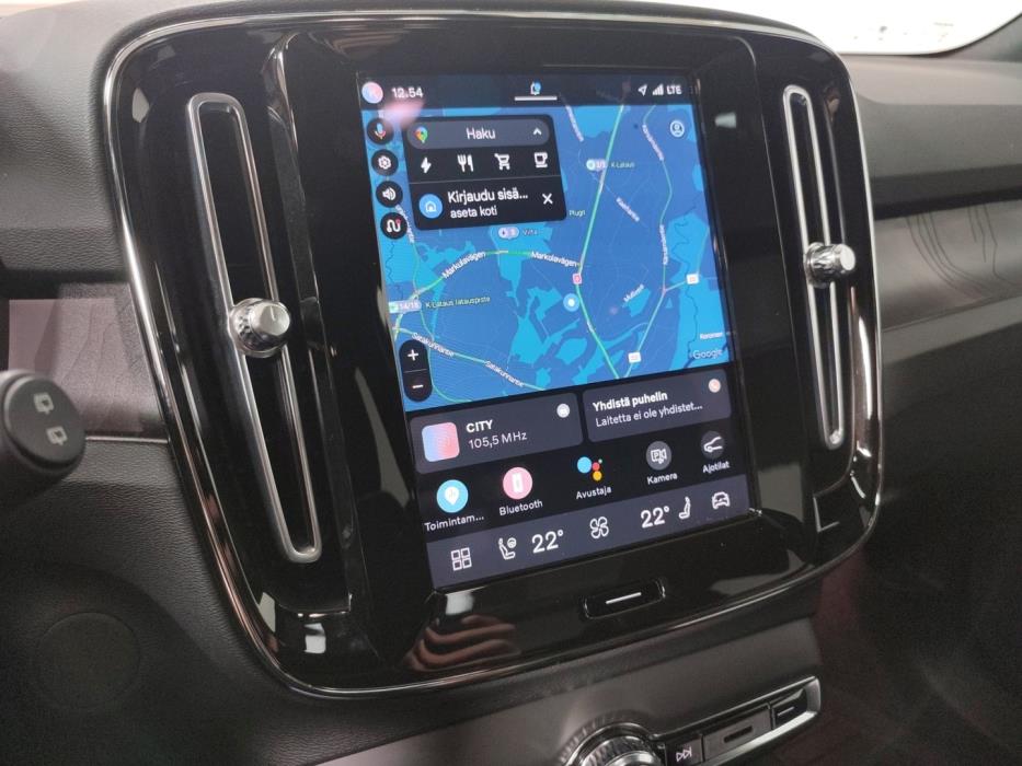 VOLVO XC40 2023
