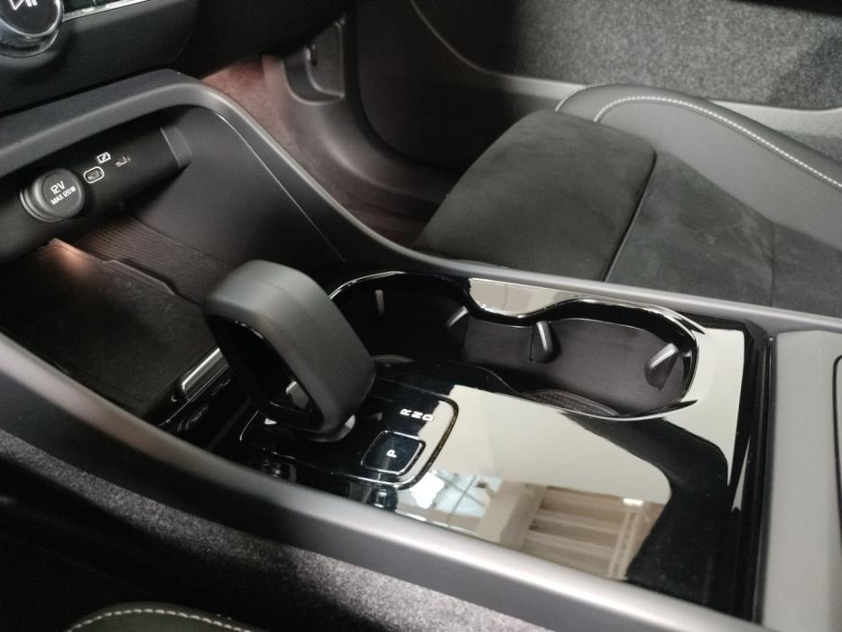 VOLVO XC40 2023