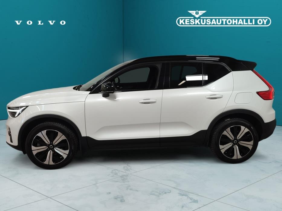 VOLVO XC40 2023