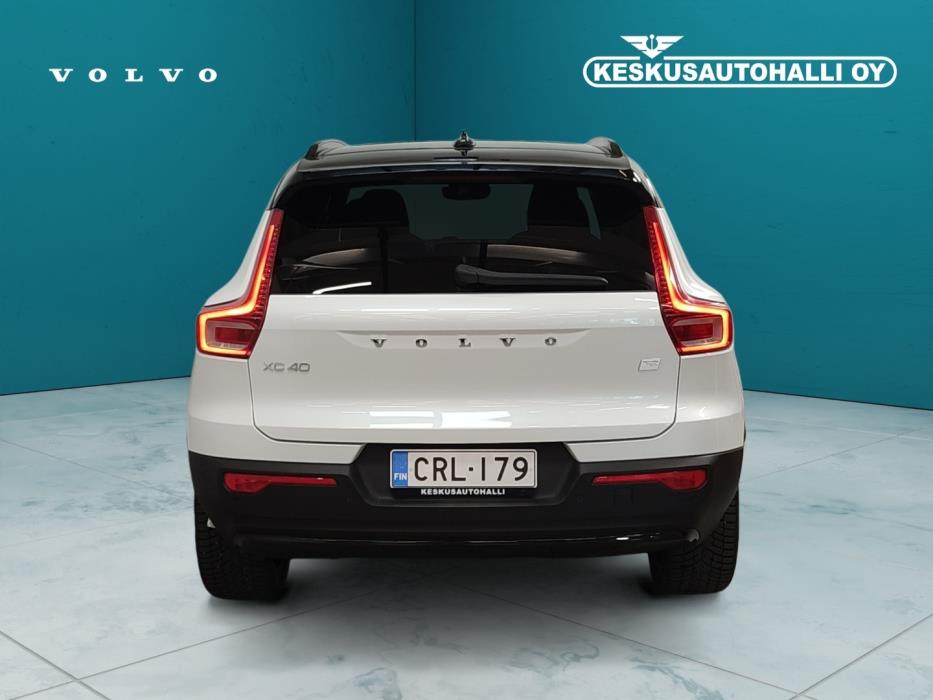 VOLVO XC40 2023