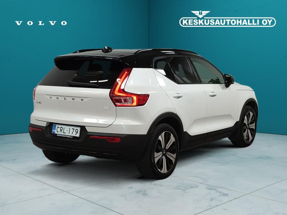 VOLVO XC40 2023