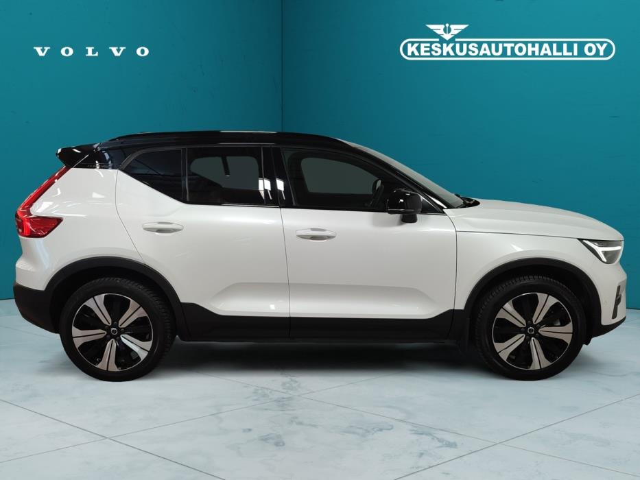 VOLVO XC40 2023