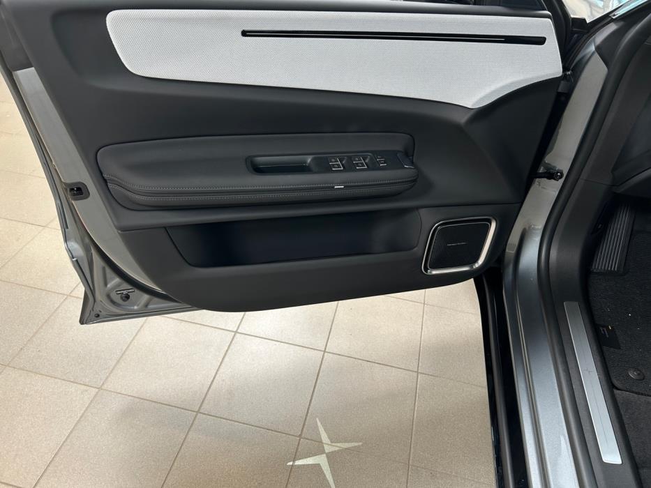 POLESTAR 4 2026
