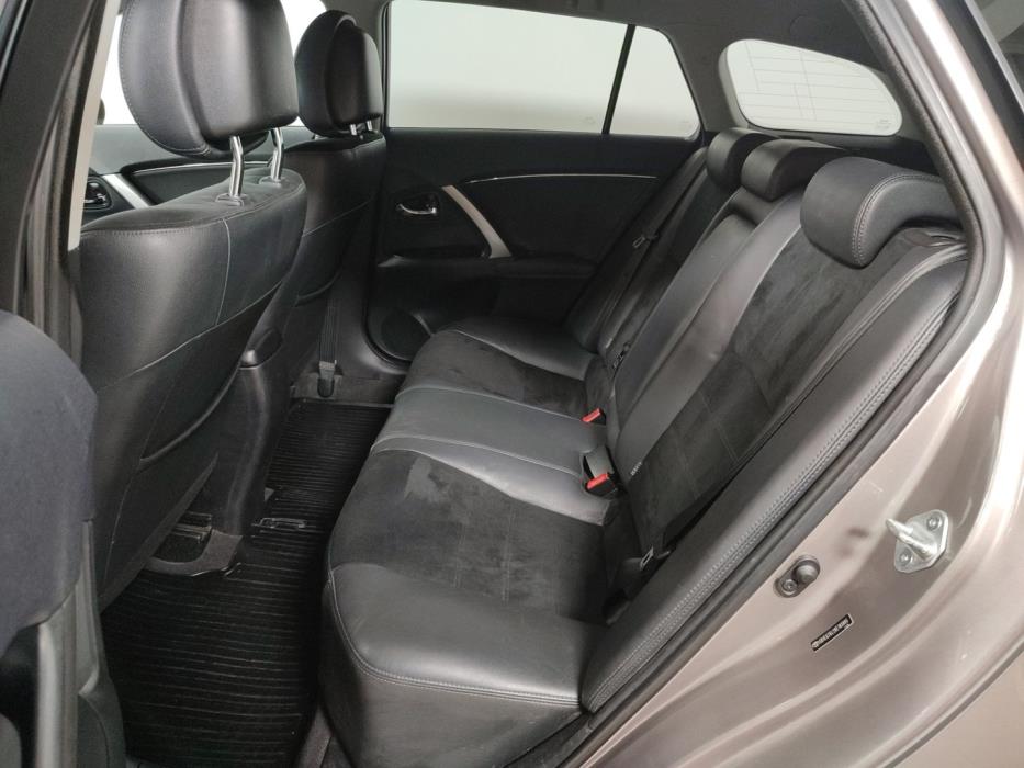 TOYOTA Avensis 2015