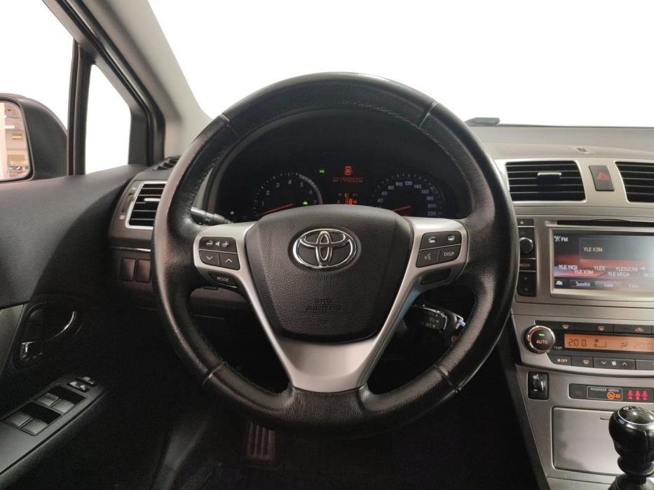 TOYOTA Avensis 2015