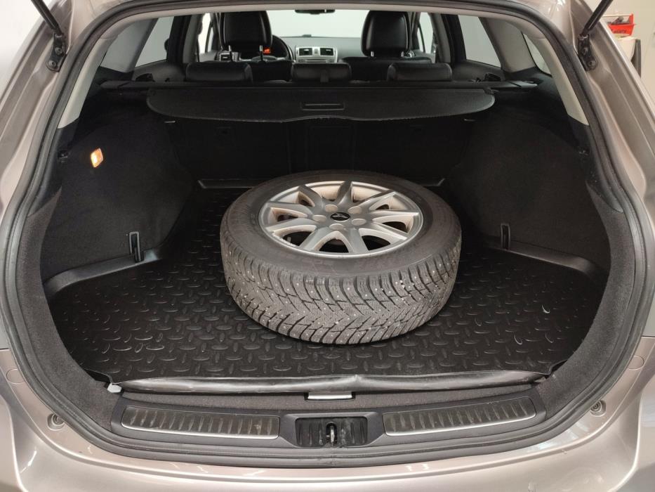 TOYOTA Avensis 2015