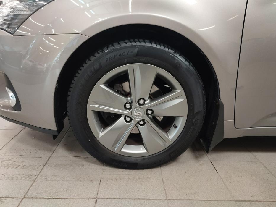 TOYOTA Avensis 2015