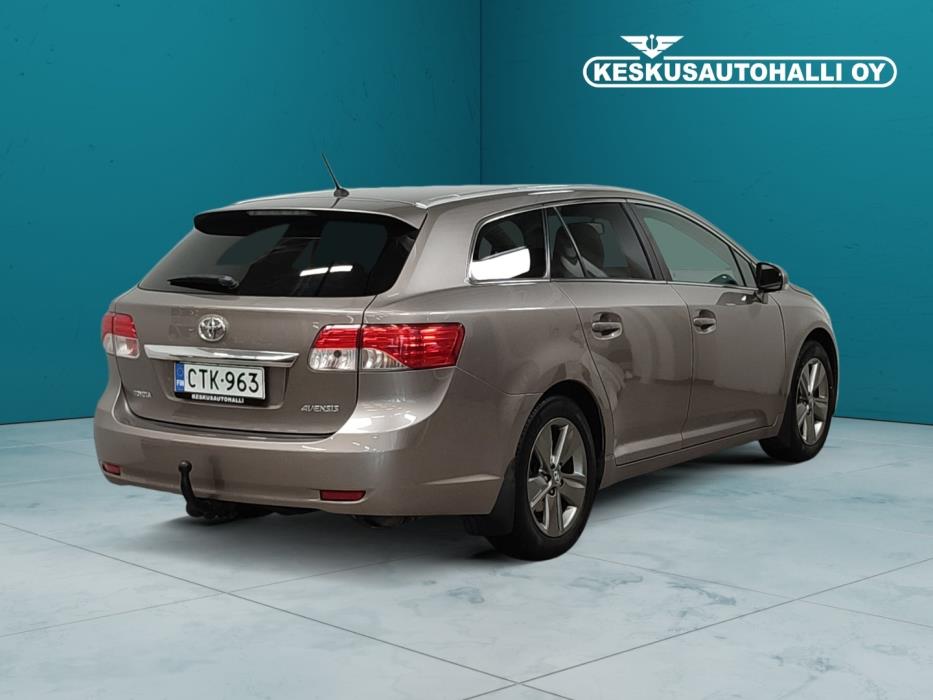 TOYOTA Avensis 2015