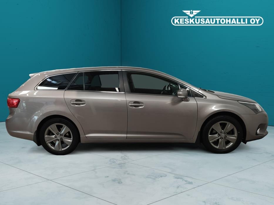 TOYOTA Avensis 2015