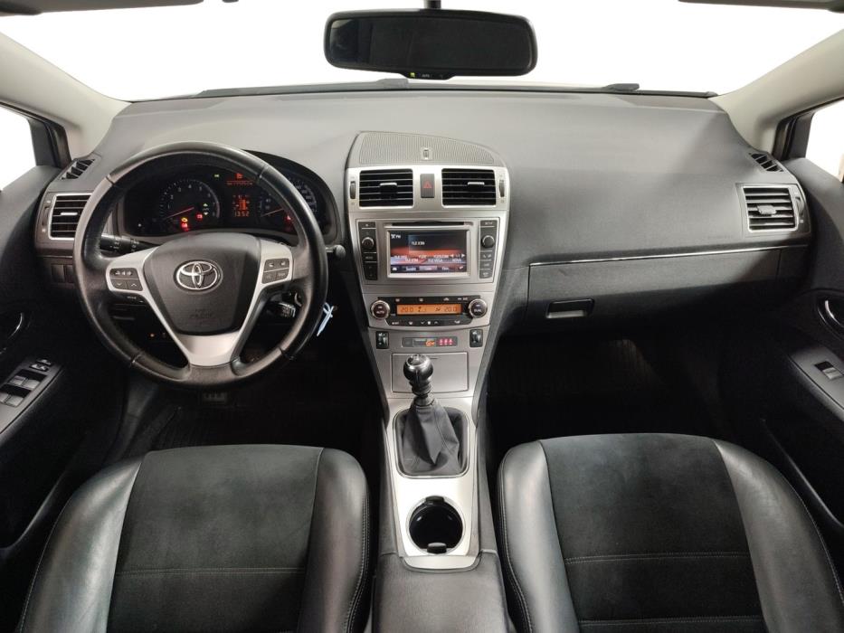 TOYOTA Avensis 2015