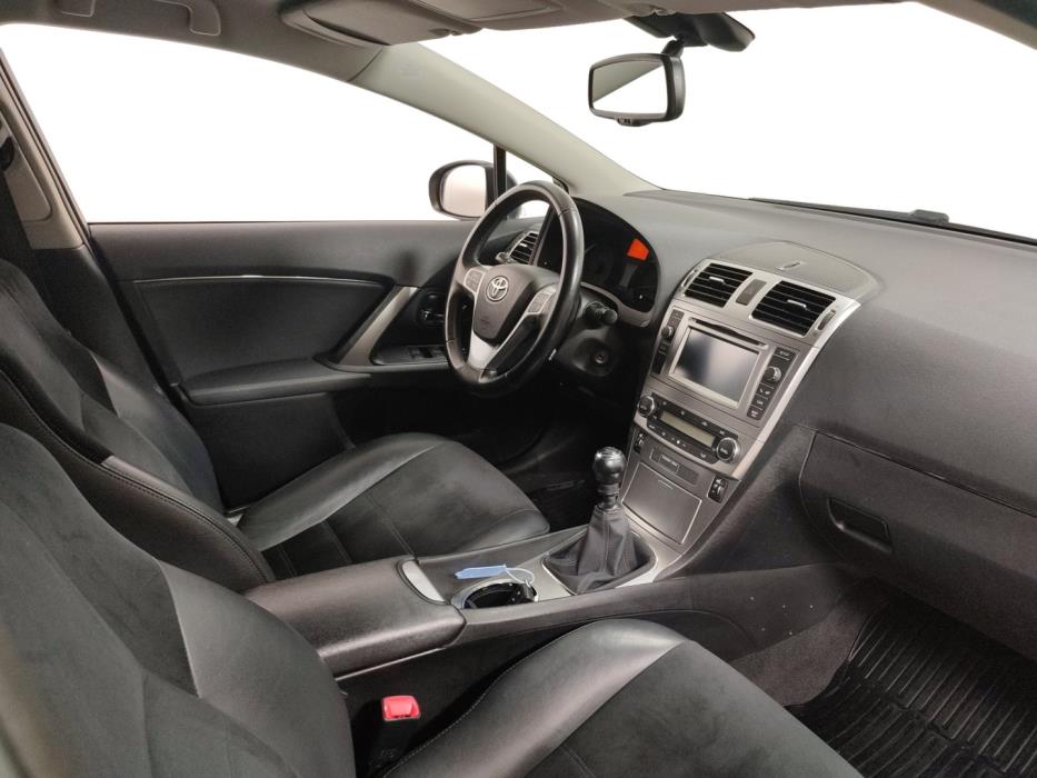 TOYOTA Avensis 2015