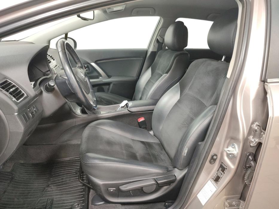 TOYOTA Avensis 2015