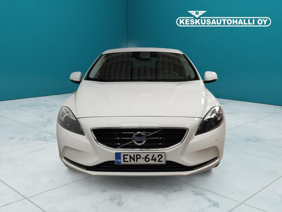 VOLVO V40 2015