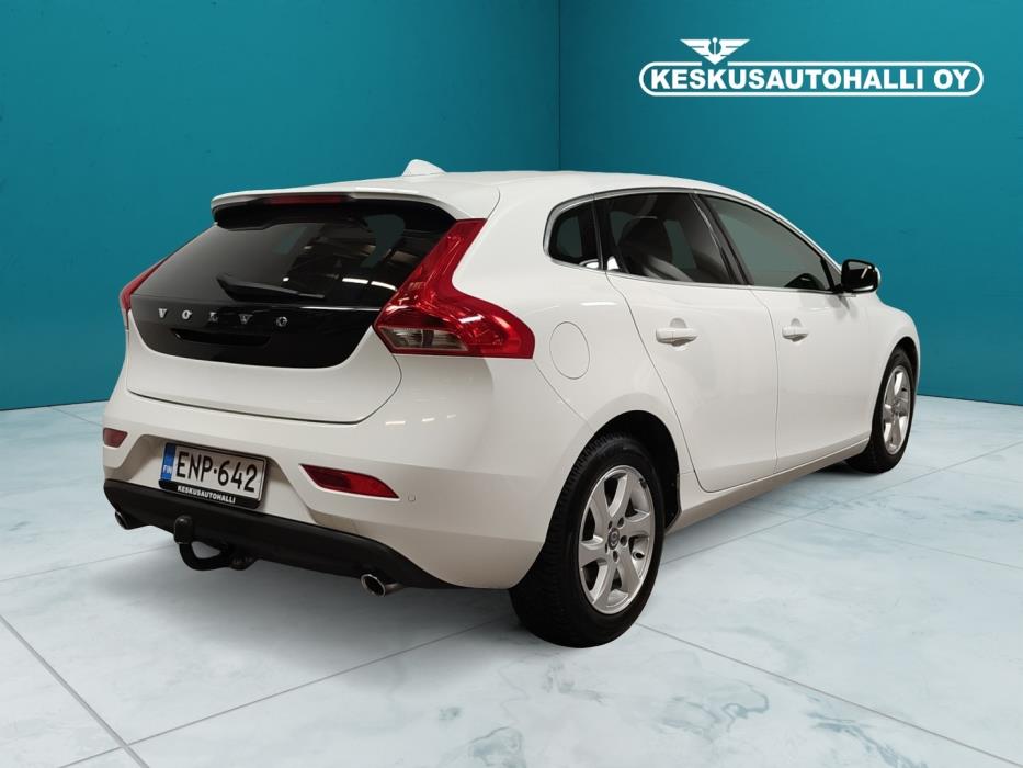 VOLVO V40 2015