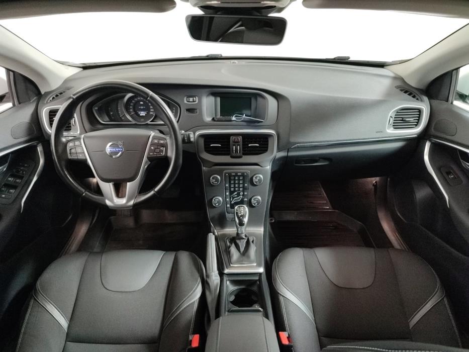 VOLVO V40 2015