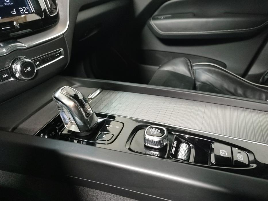 VOLVO XC60 2019