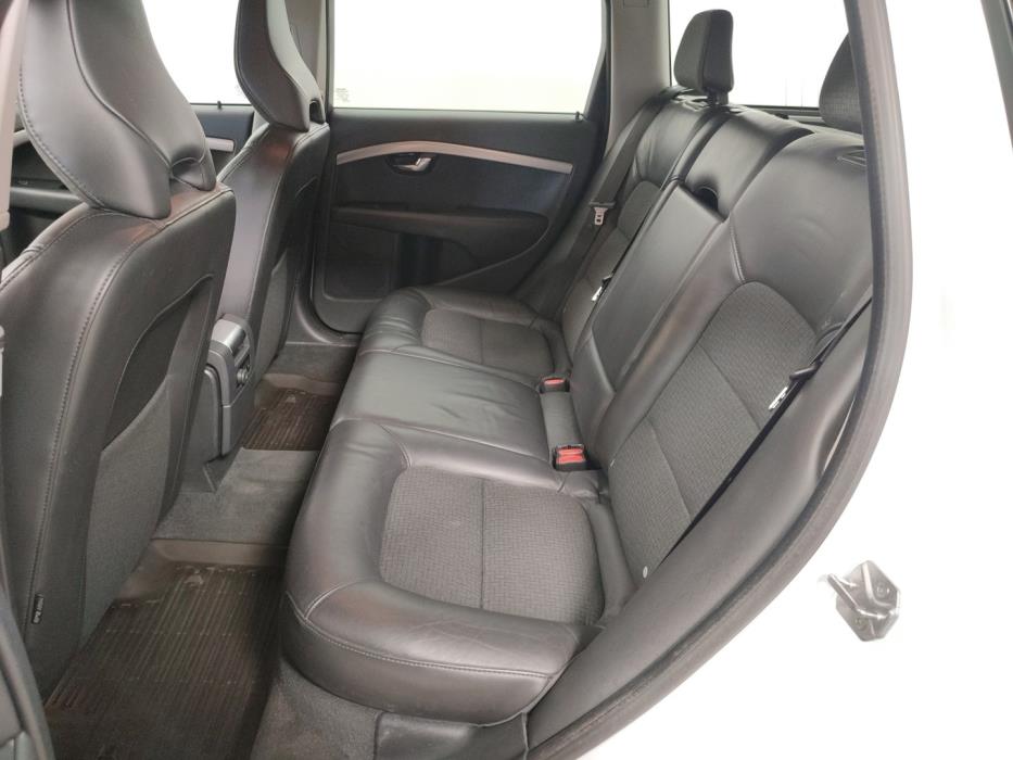 VOLVO V70 2016