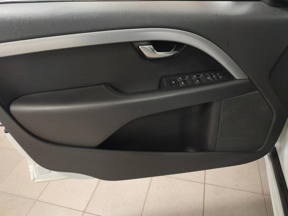 VOLVO V70 2016