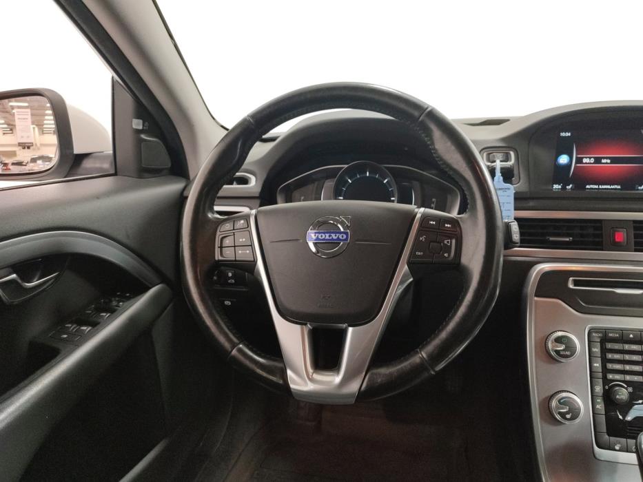 VOLVO V70 2016