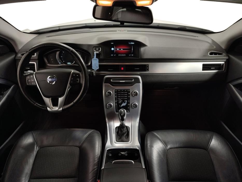 VOLVO V70 2016