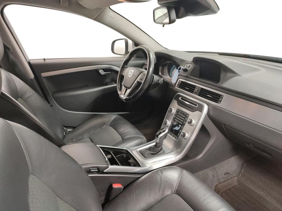 VOLVO V70 2016