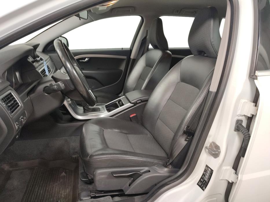 VOLVO V70 2016