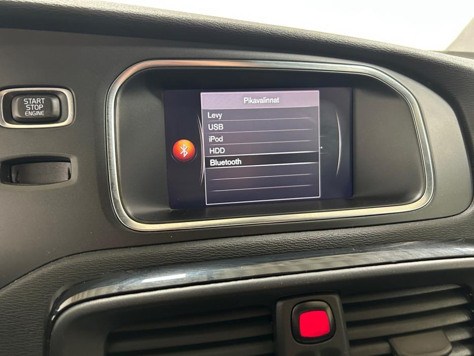 VOLVO V40 2019