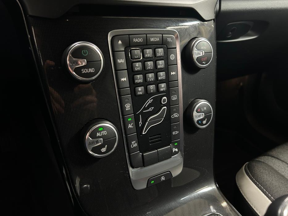 VOLVO V40 2019