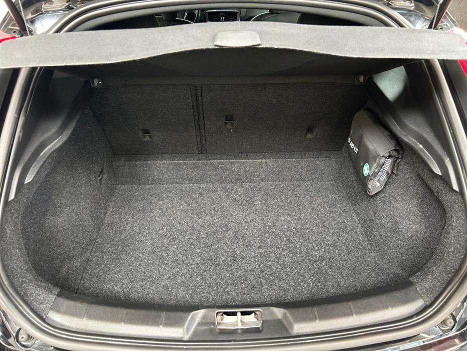 VOLVO V40 2019