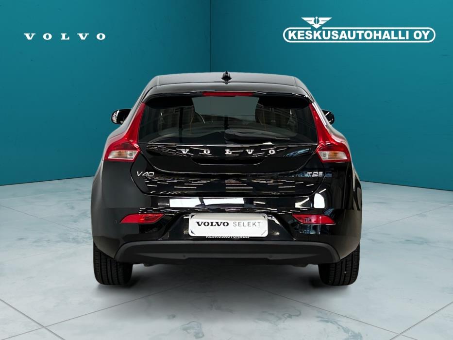 VOLVO V40 2019