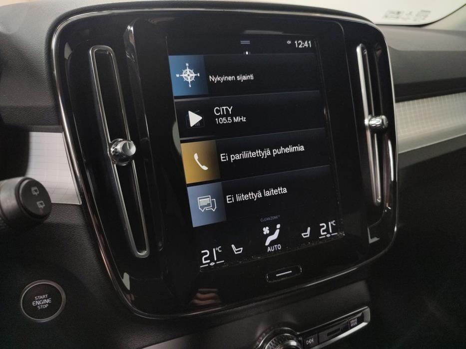 VOLVO XC40 2021