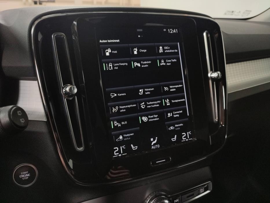 VOLVO XC40 2021