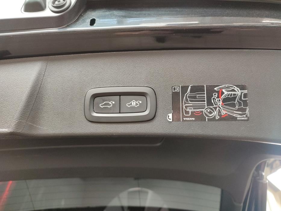 VOLVO XC40 2021