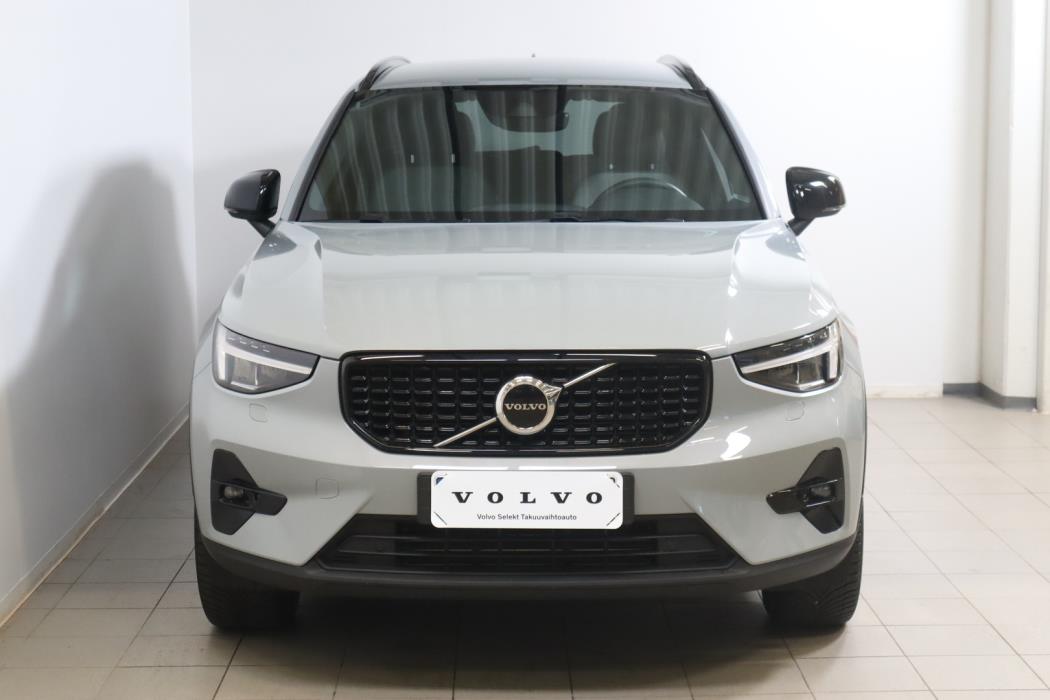 VOLVO XC40 2024