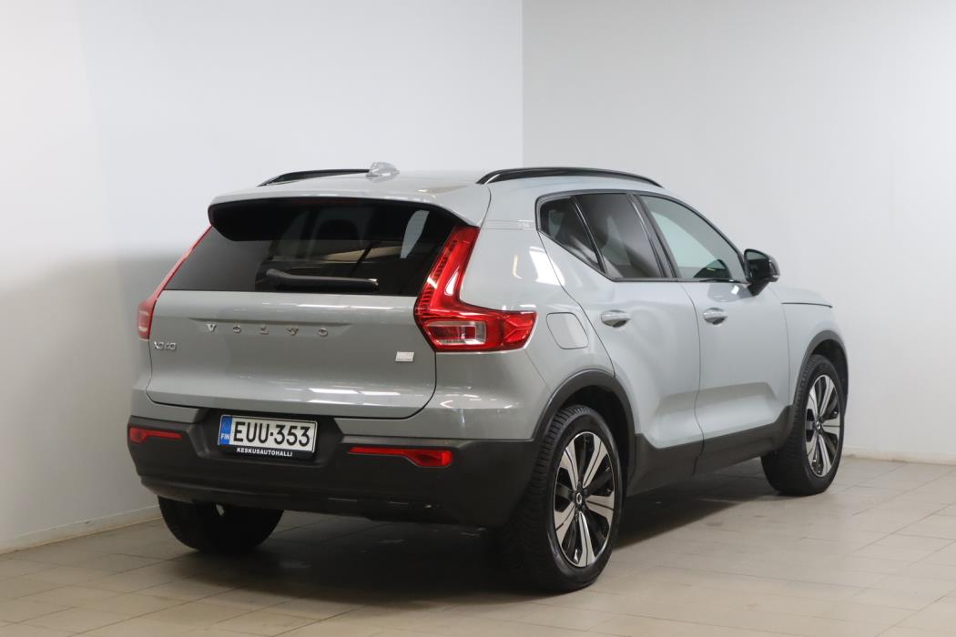 VOLVO XC40 2024