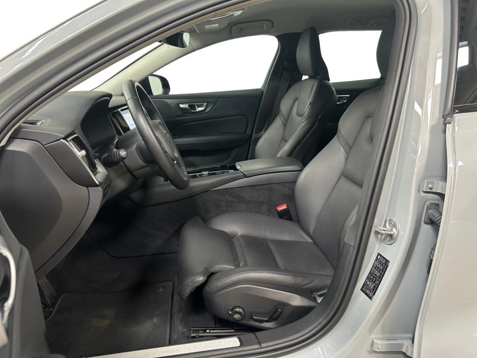 VOLVO V60 2024
